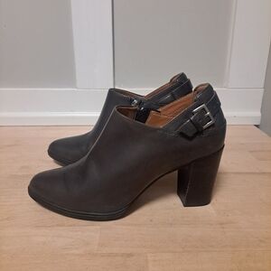 Clarks Leather Heeled Ankle Booties – Dark Brown (Women’s 6.5M)